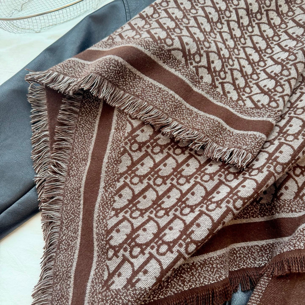 W1R86D101 Fashion Triangular shawl