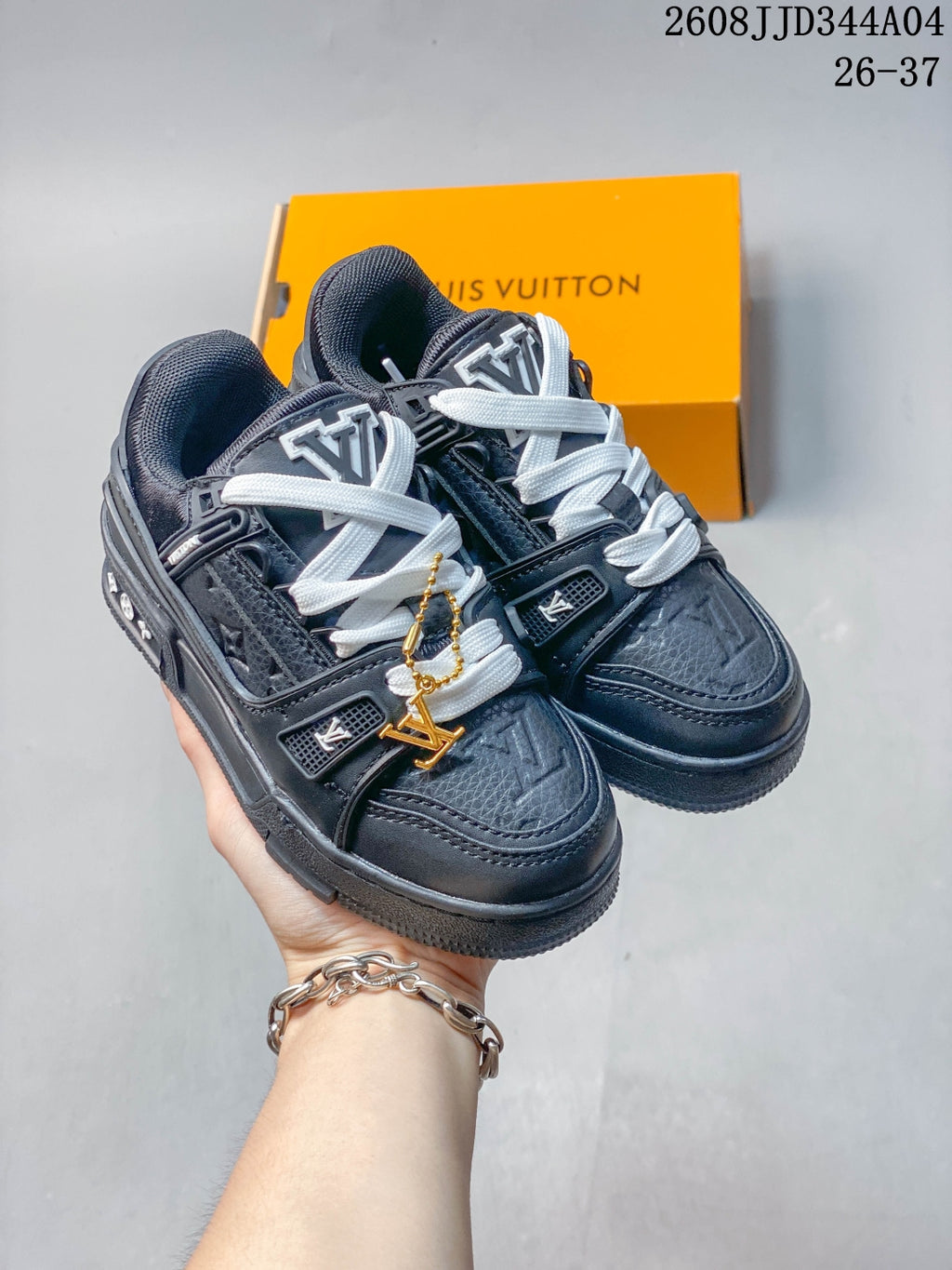 Z4R96E10  Popular Children's Shoes （Hanging decorations are not included）