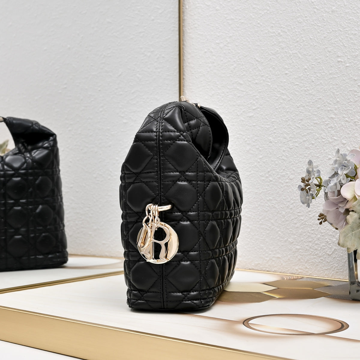 B1N96D35 Popular leather bag