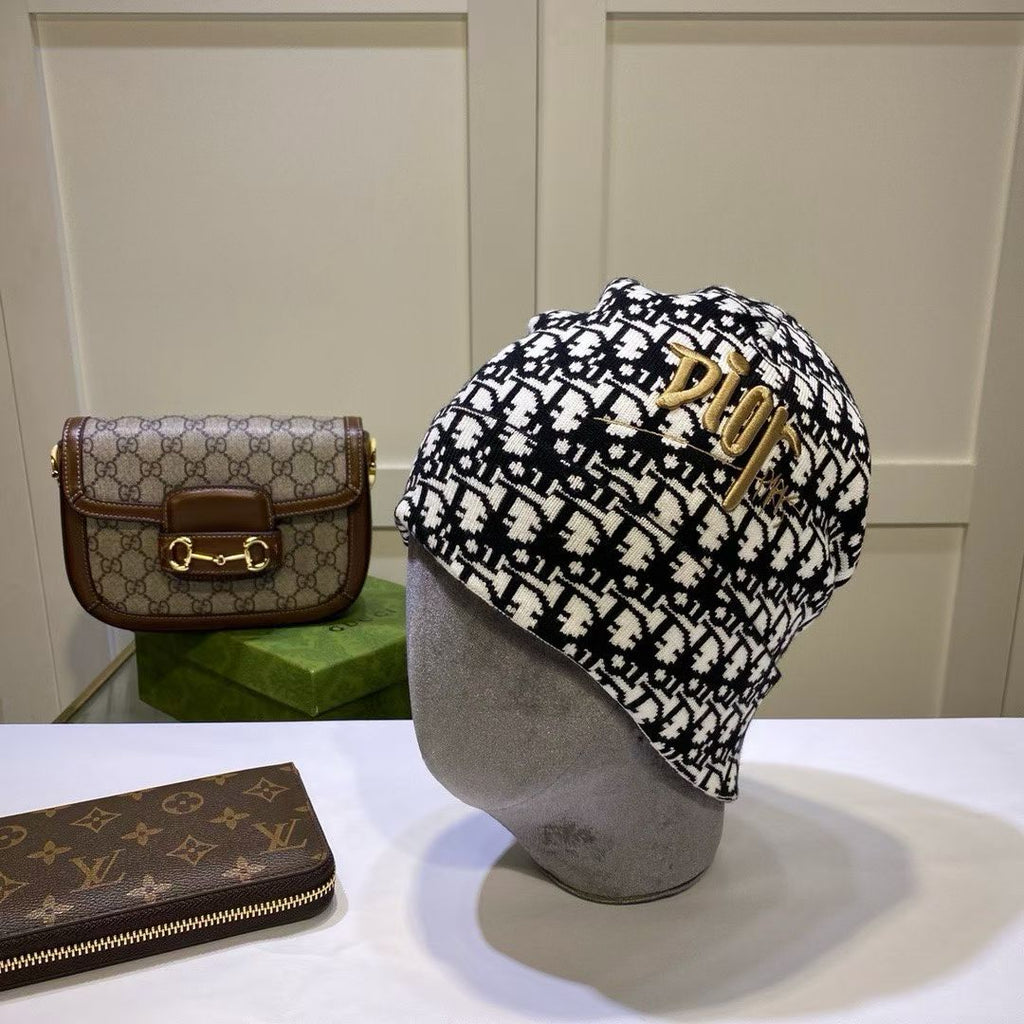 M1R86D70 Fashion hats