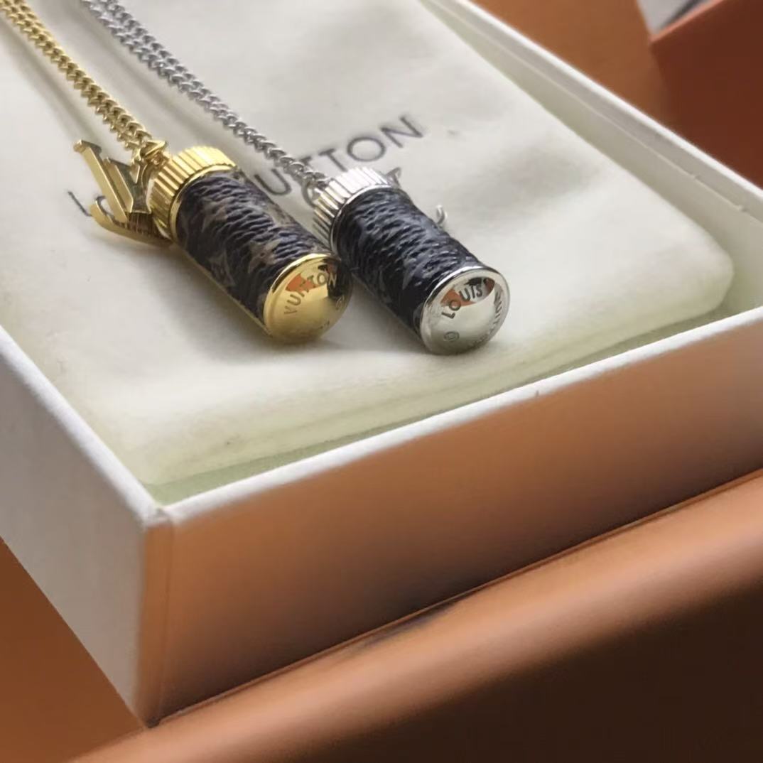 X1R86E2X Popular Necklaces