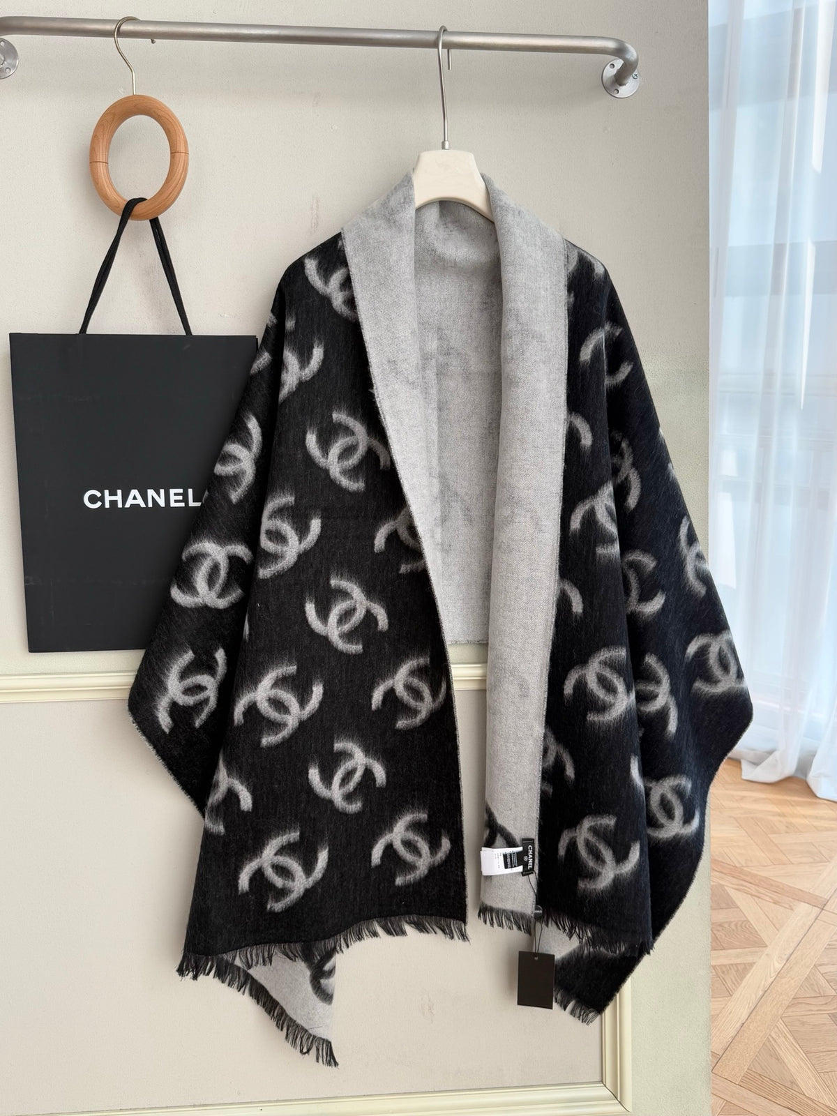 W1R86C115  Popular cape