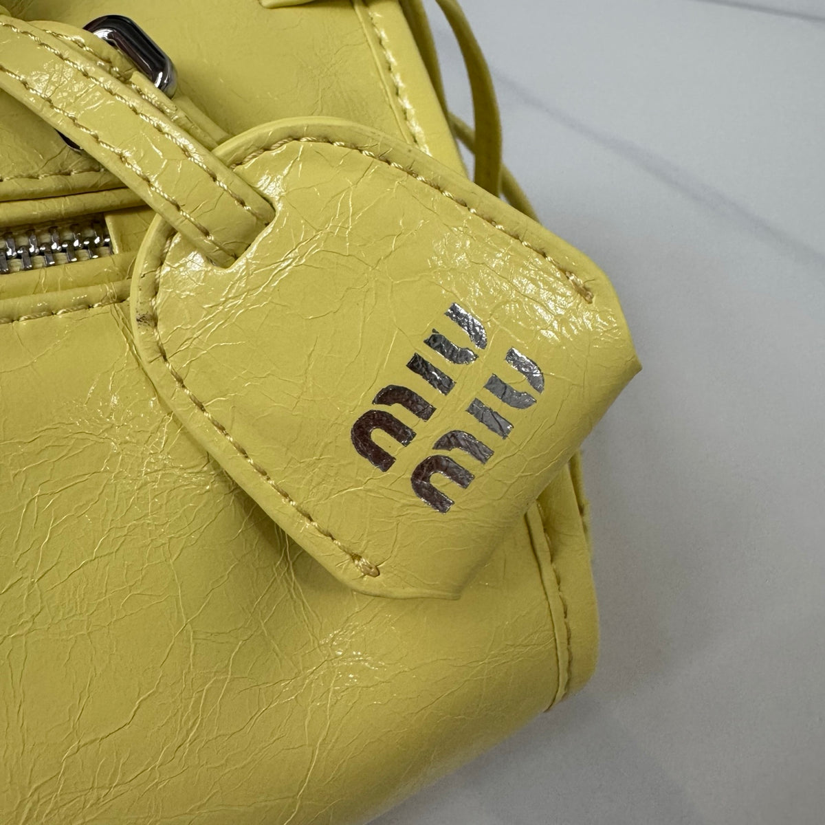 B1R76A21 Popular leather bag