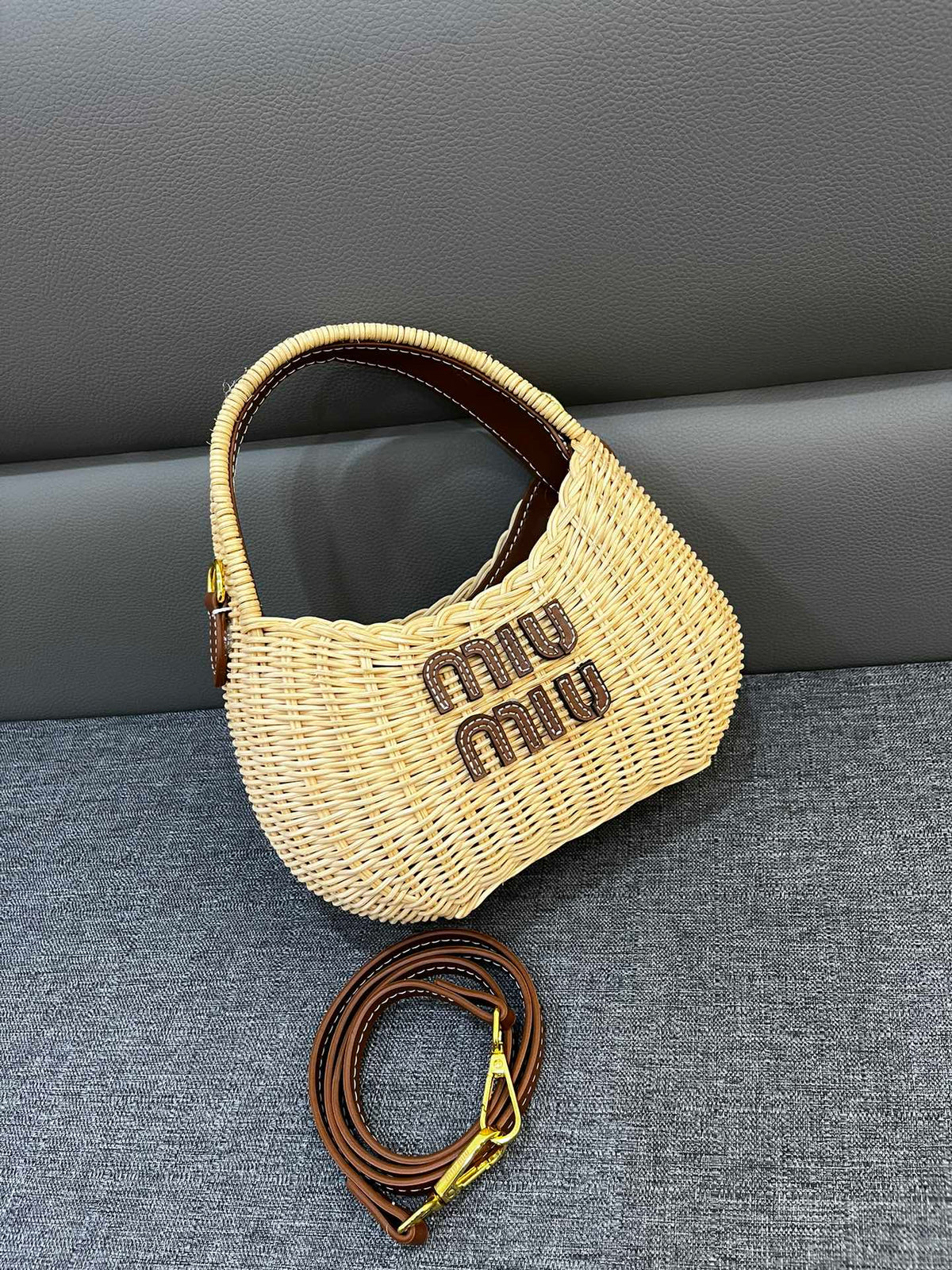 B1P46A119 Popular woven bag