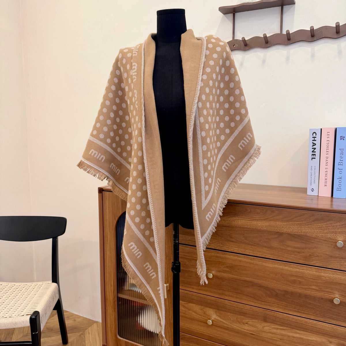 W1R86A100 Popular Triangular shawl