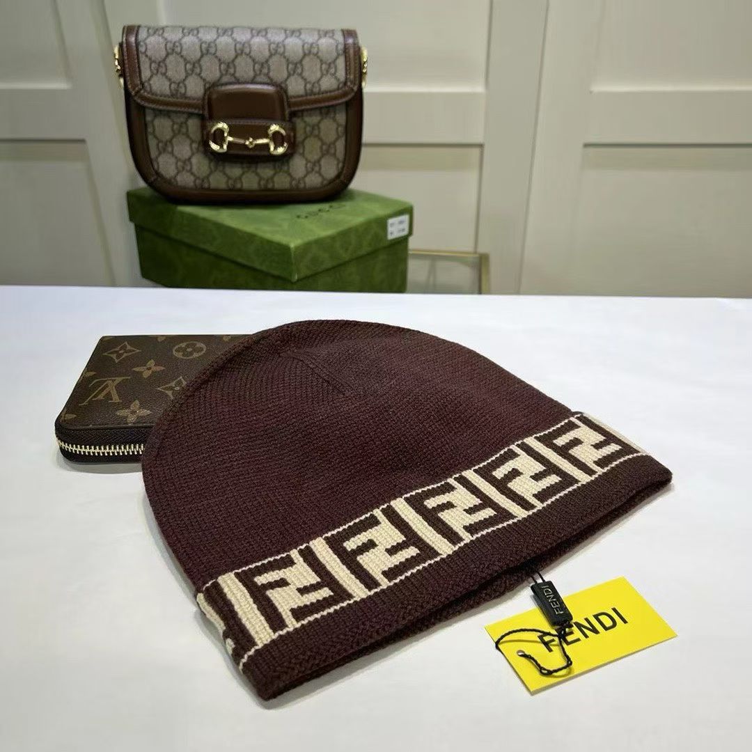 M1R86F44 Fashion hats