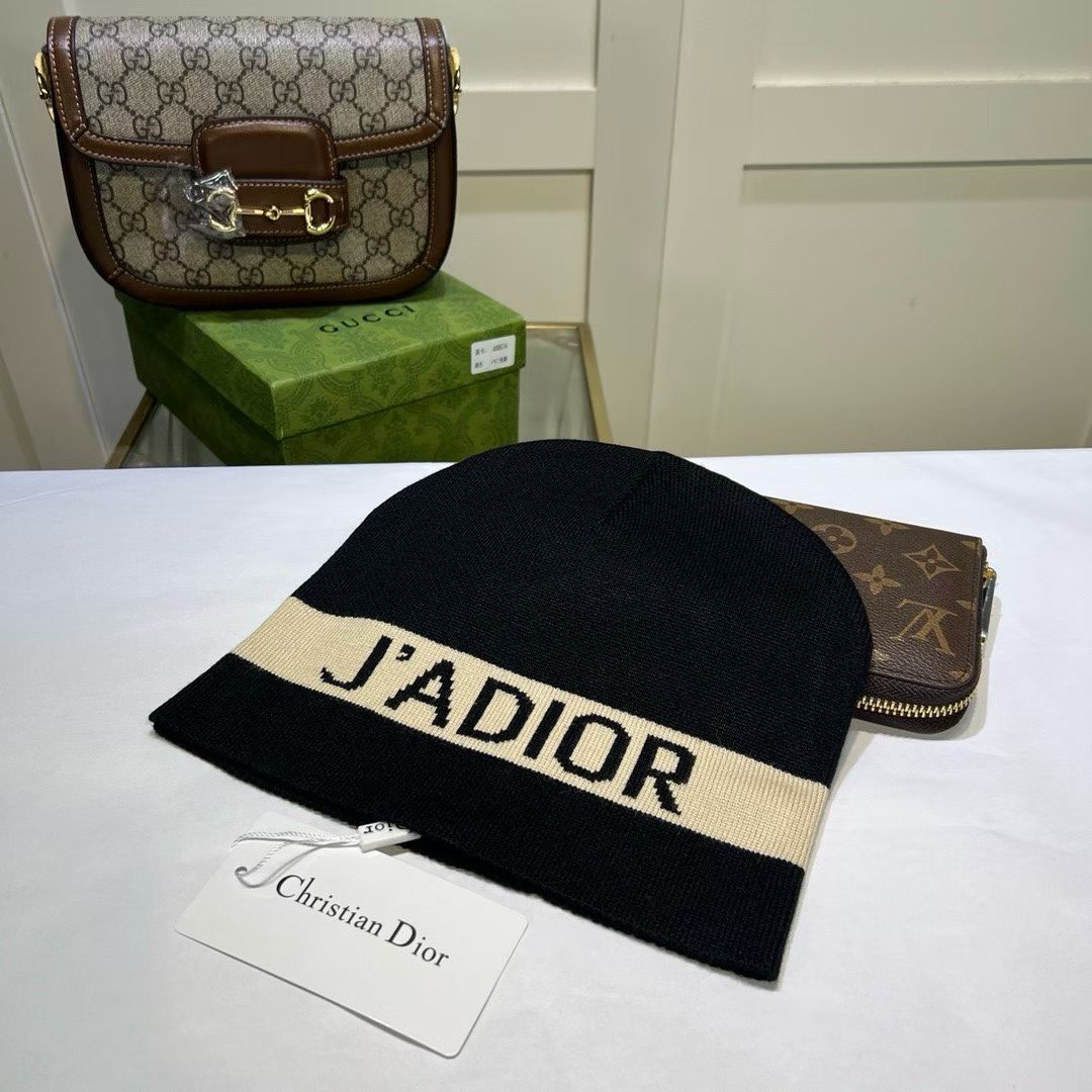 M1R86D100 Fashion hats