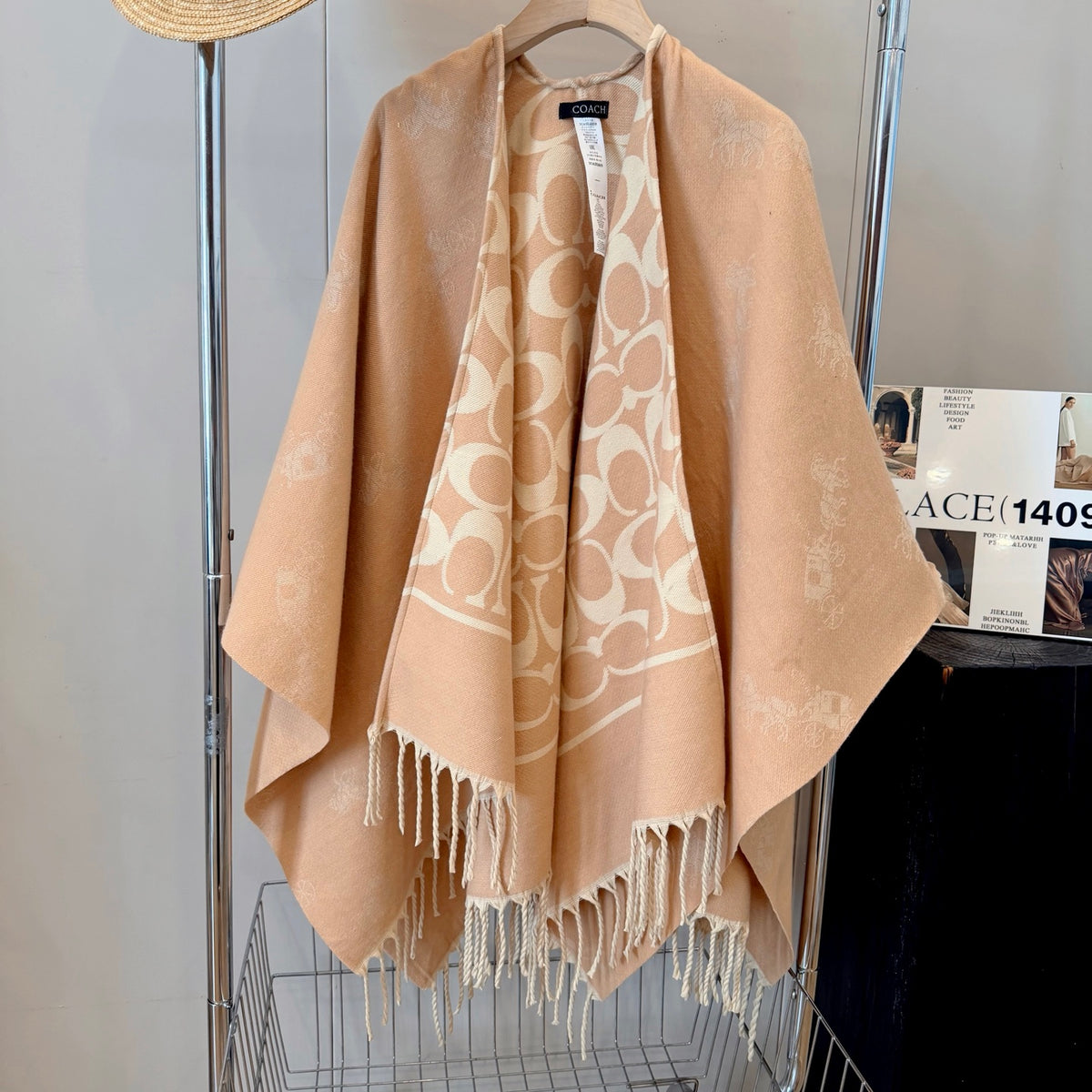 W1R106A28 Fashion cape