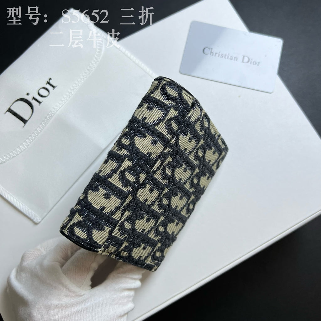 B1X76D5 Fashion wallets