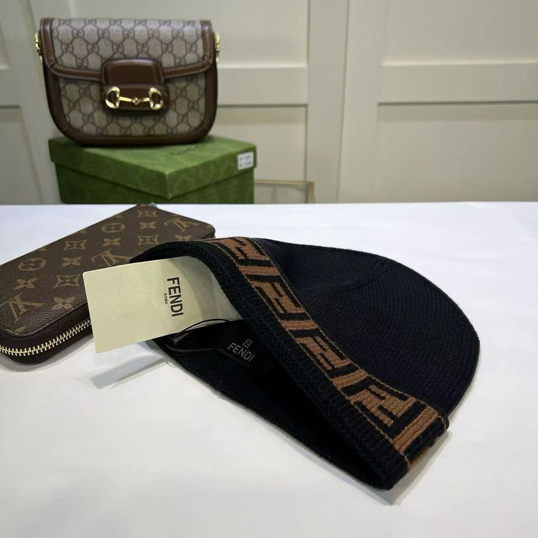 M1R86F44 Fashion hats