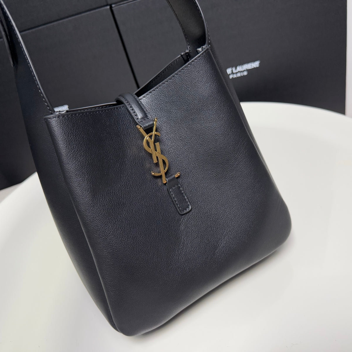 B1R96SL6 Popular leather bag