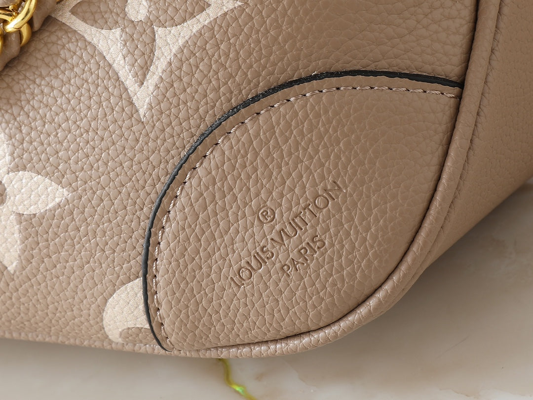 B1R76E48 Fashion leather bag