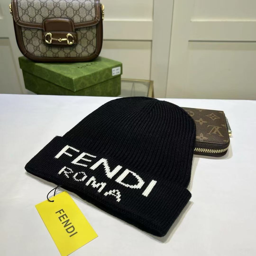 M1R86F47 Fashion hats