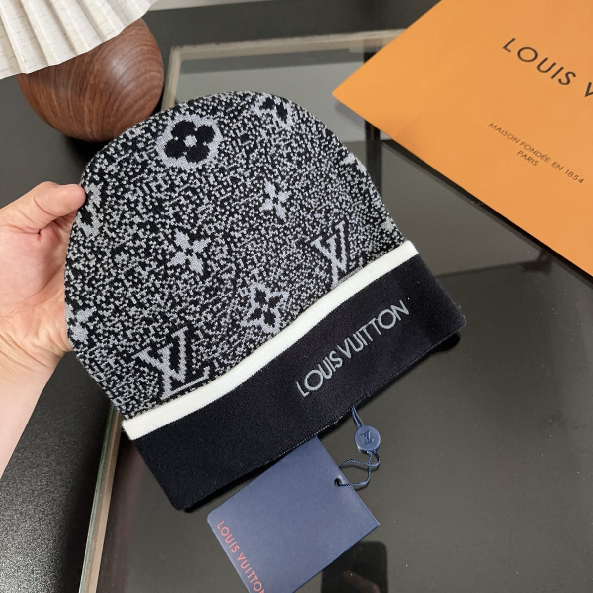 M1R86E19 Fashion hats