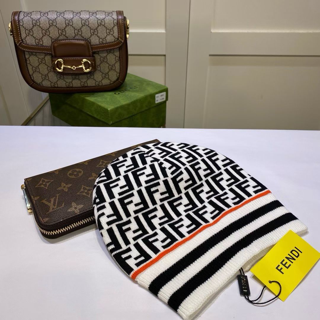 M1R86F64 Fashion hats