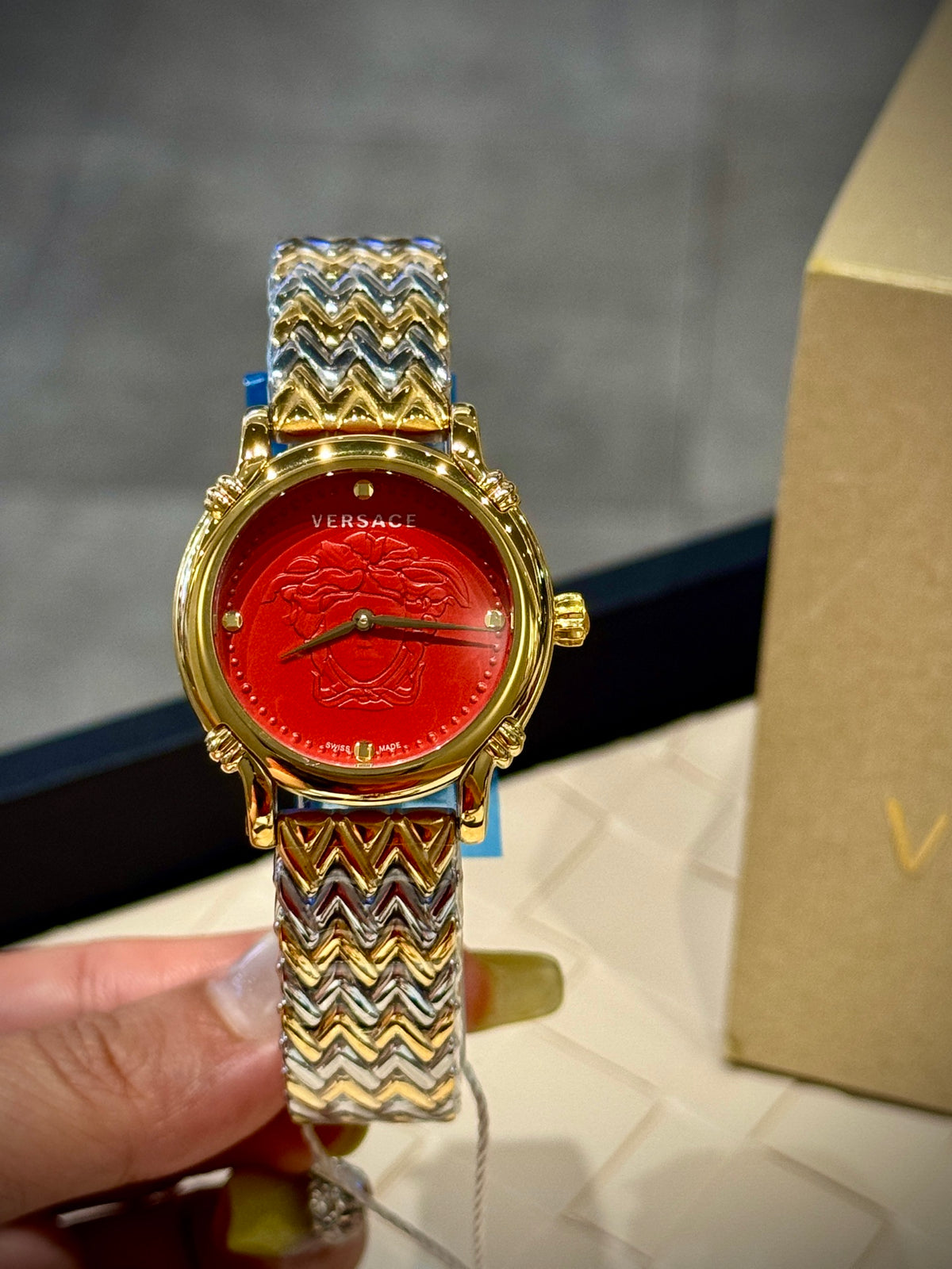 L1R36V77 Popular Watches