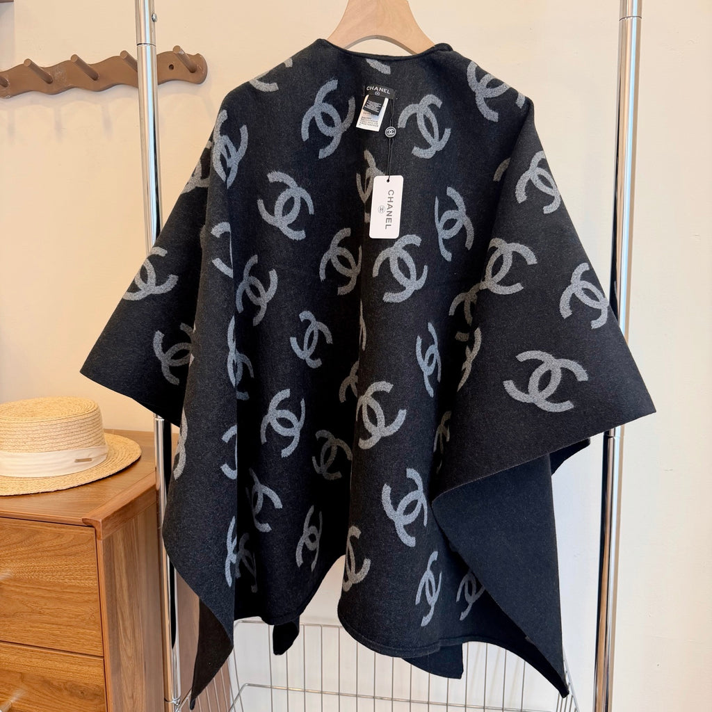 W1R86C71 Fashion cape