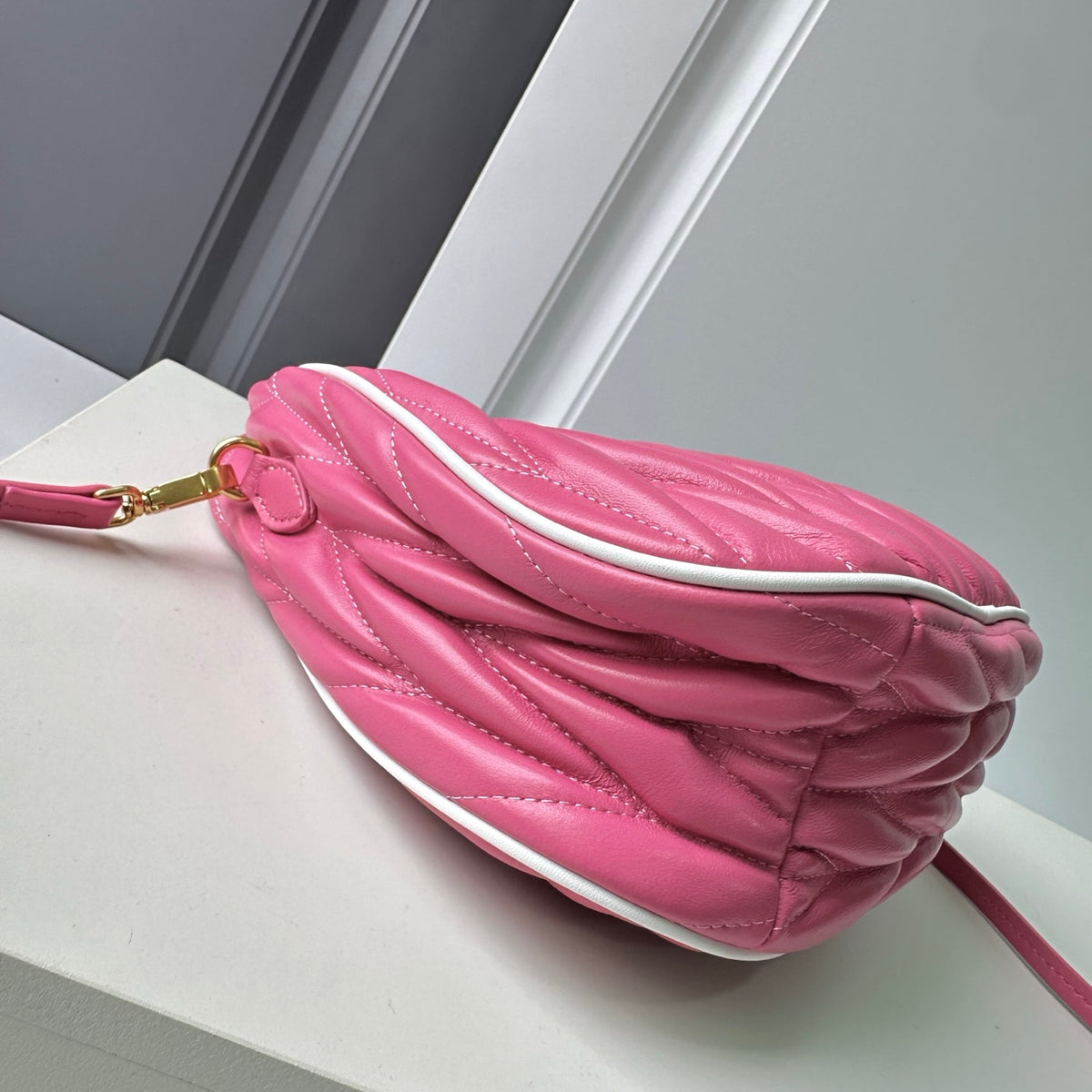 B1P46A118 Popular leather bag