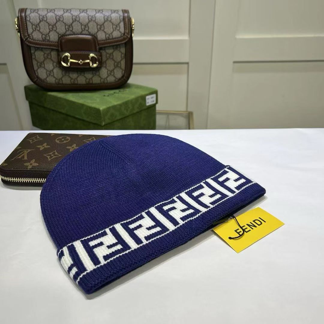 M1R86F44 Fashion hats