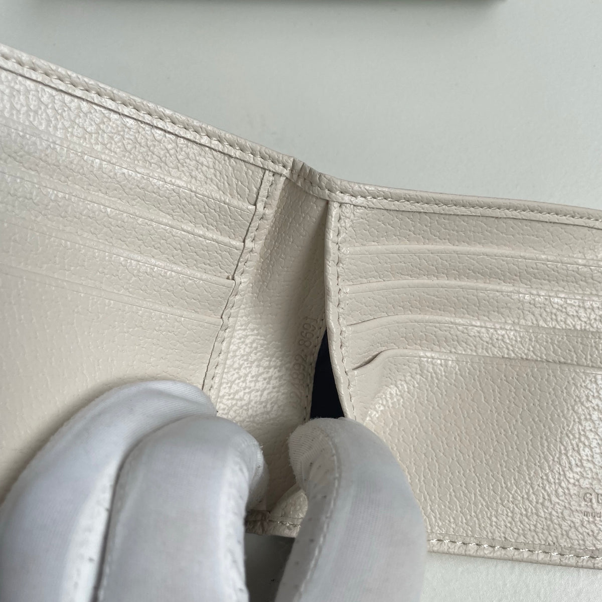 146XB7B Popular leather wallets ( with full packaging )