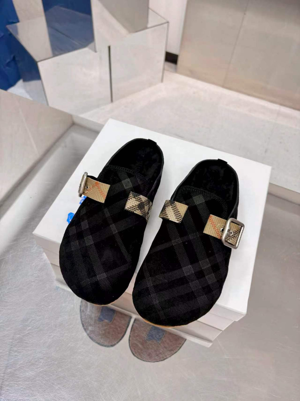 Z2R86R16 Fashion high-quality shoes