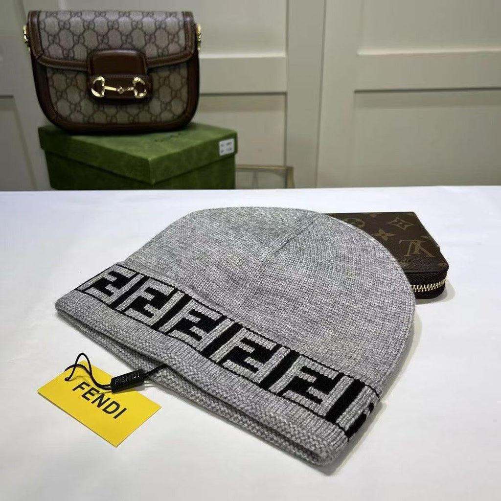 M1R86F44 Fashion hats