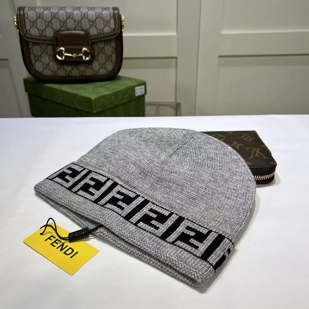 M1R86F44 Fashion hats