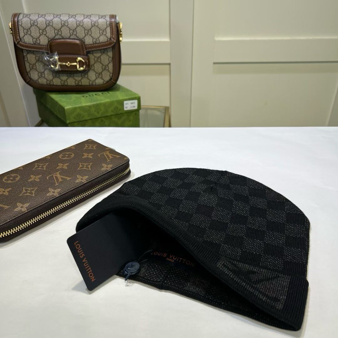 M1R86E51 Fashion hats