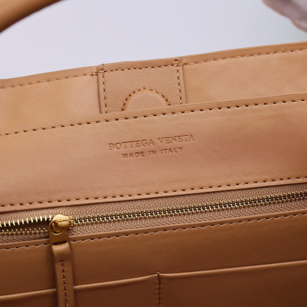 B1X66A35 Fashion high-quality leather bag