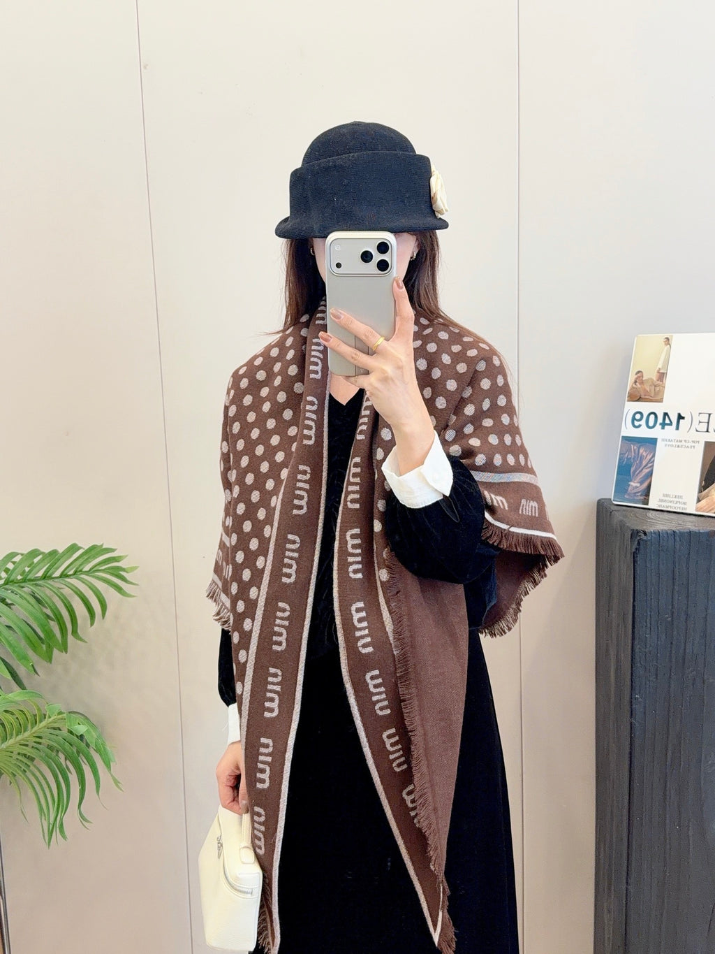 W1R86A100 Fashion Triangular shawl