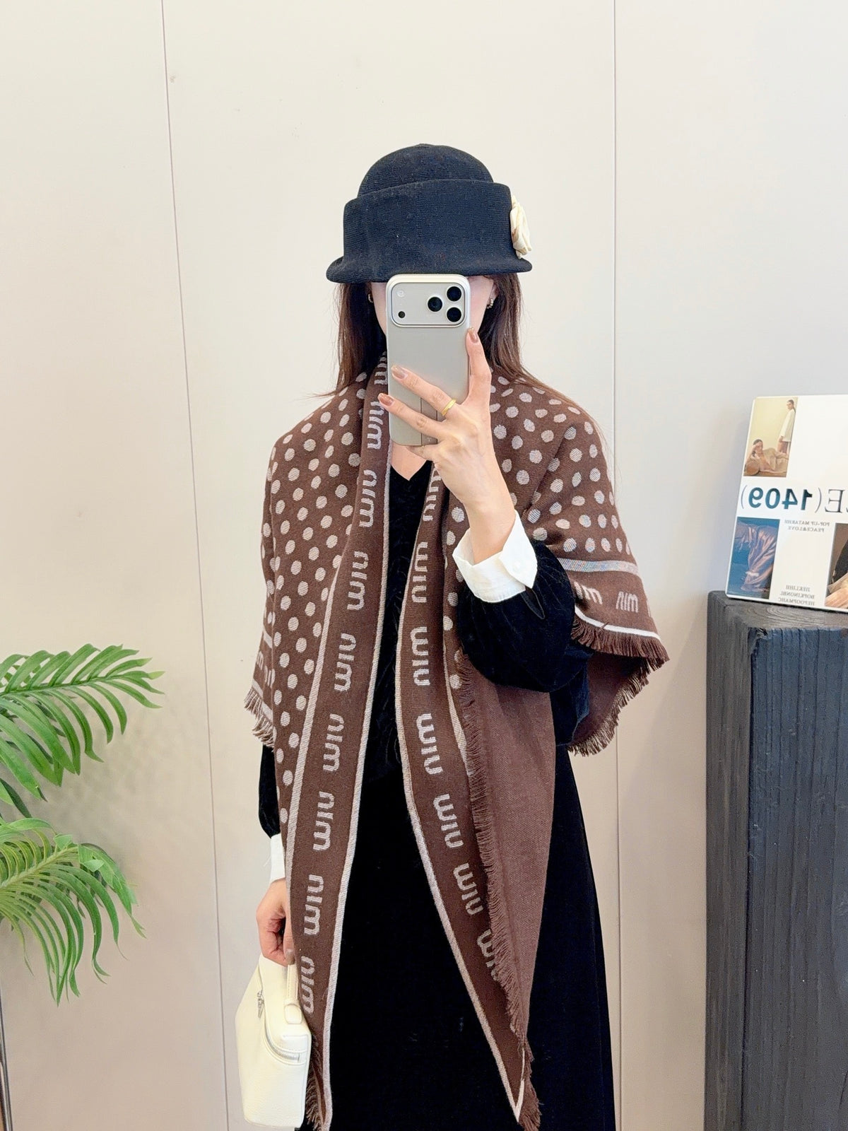 W1R86A100 Popular Triangular shawl