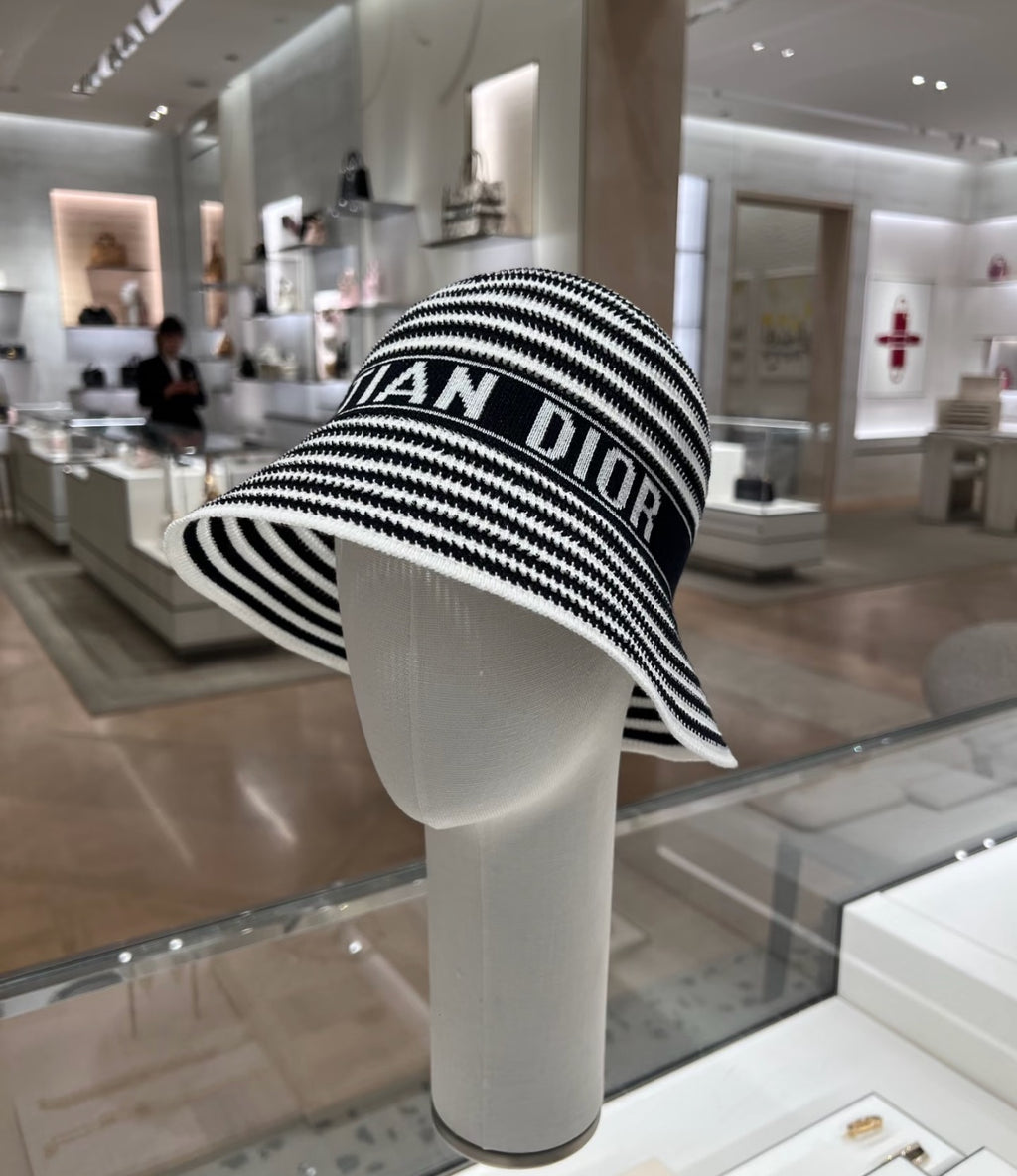 M1R76D21 Fashion hats