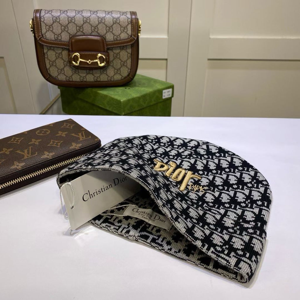 M1R86D70 Fashion hats