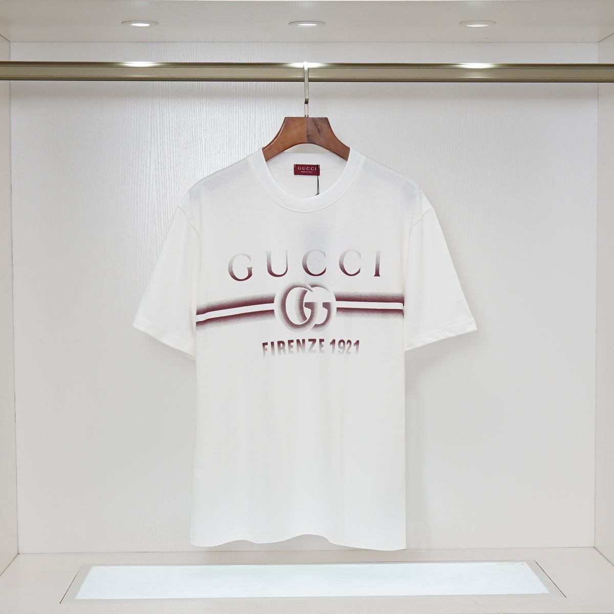 U1R86B11 Popular T-shirts