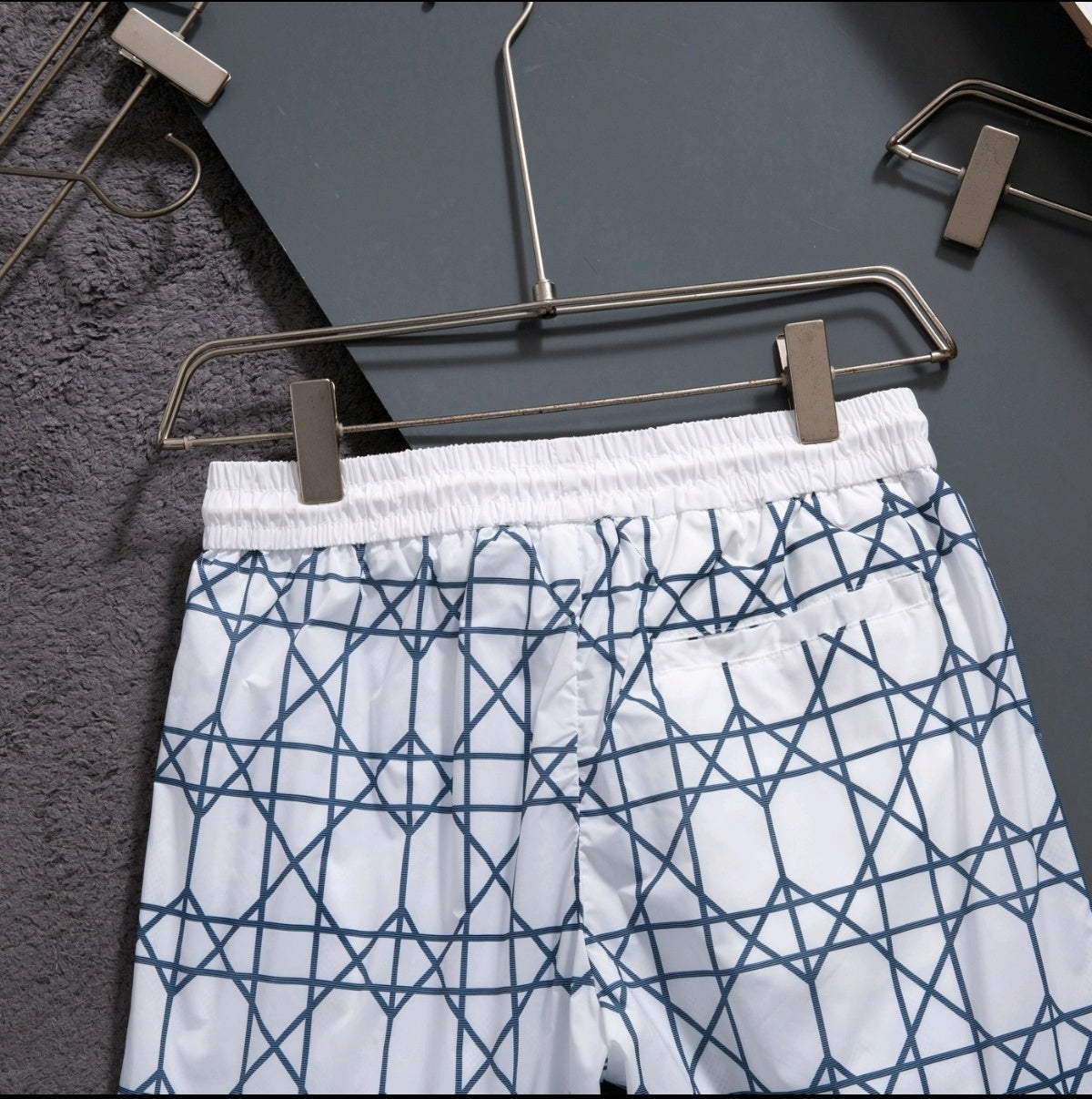 U1N36D24 Popular shorts
