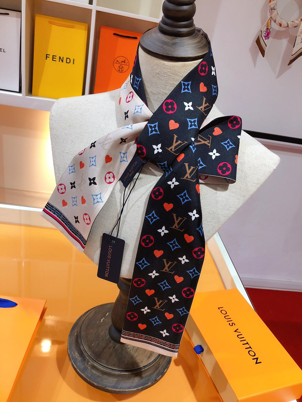 W1N86E7 Fashion Silk Scarve