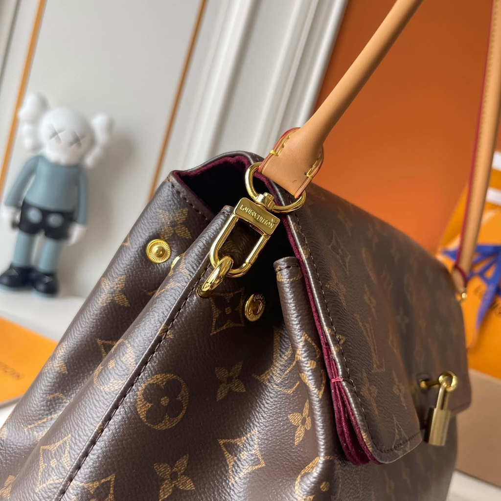 B1R106E1 Popular leather bag