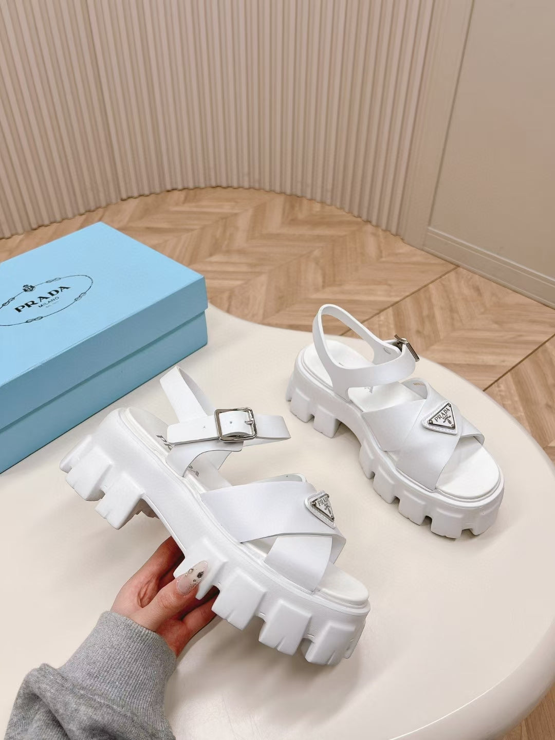 ZPX76P4 Popular sandals