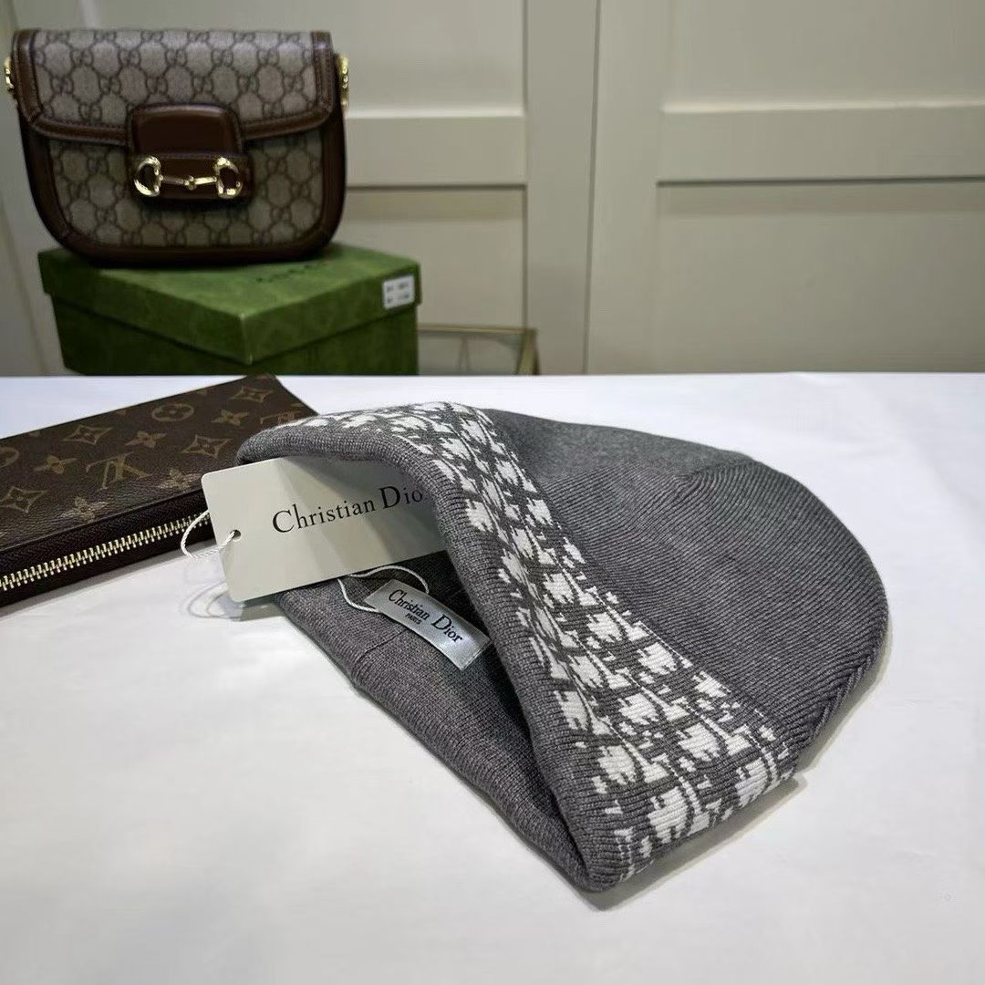 M1R86D37 Fashion hats