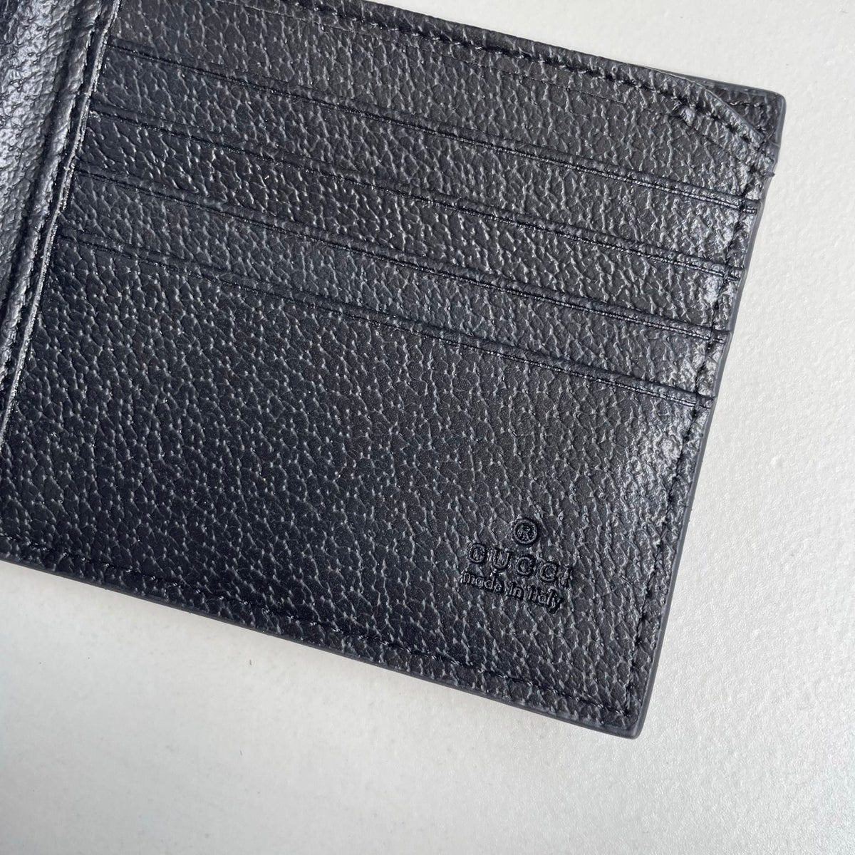 B1X46B8 Popular leather wallets ( with full packaging )