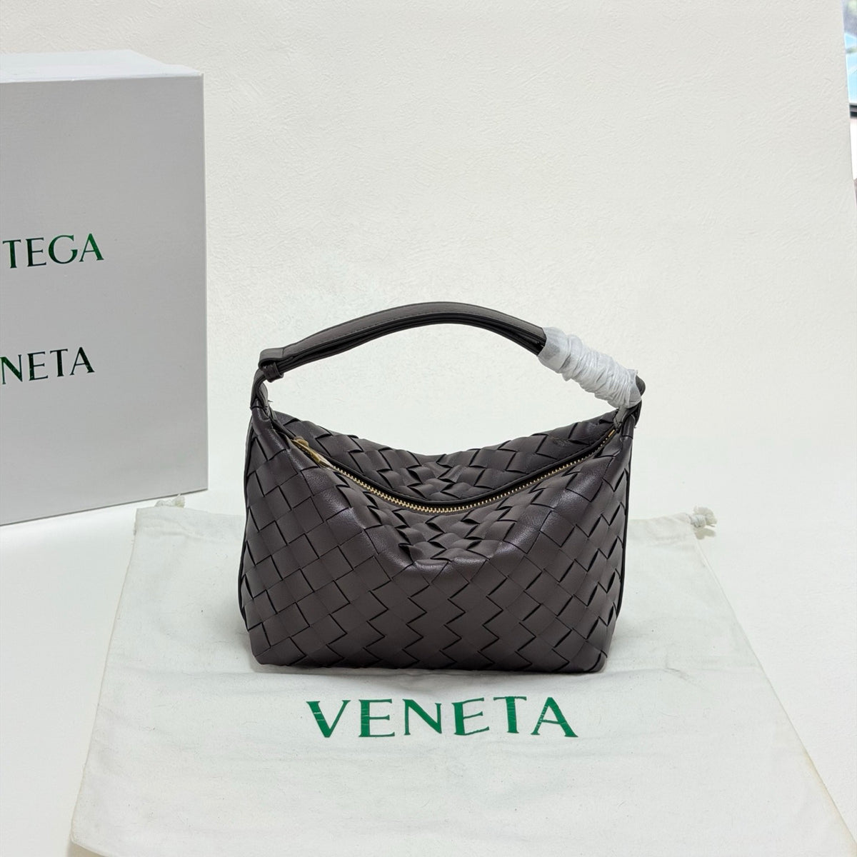 B1X76A11  Popular leather bag