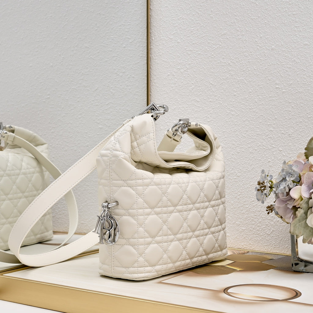 B1N96D35 Popular leather bag