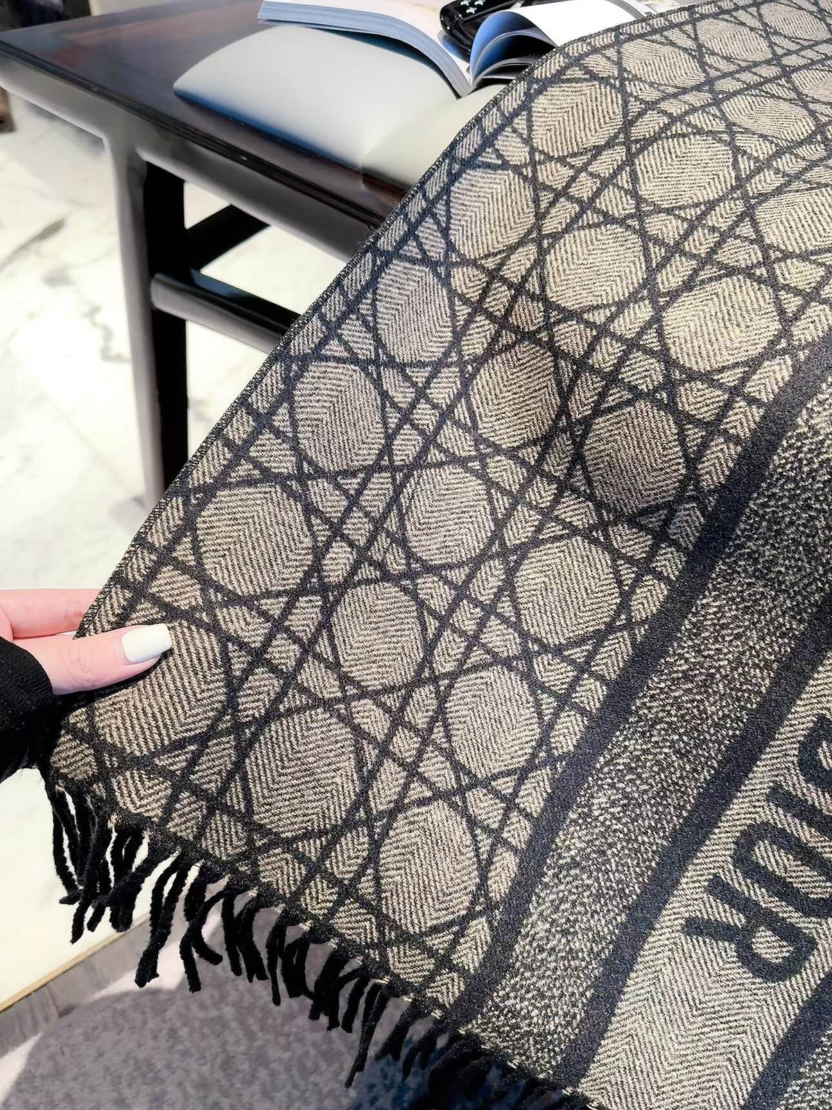 W1R86D106 Popular Winter Scarves
