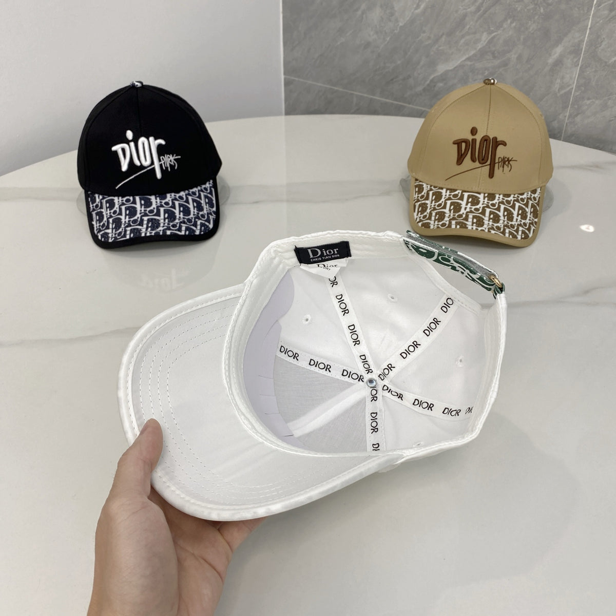M1R86D123 Fashion hats