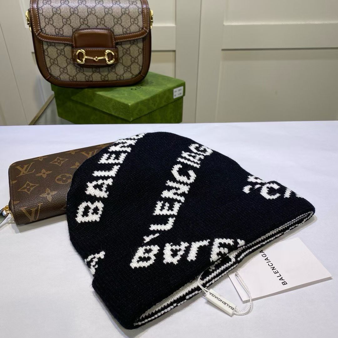 M1R86J97 Fashion hats