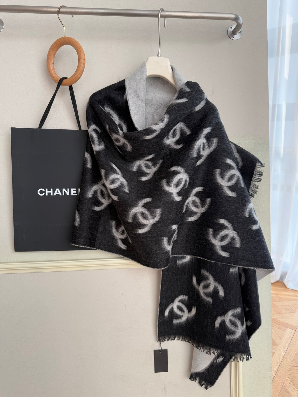W1R86C115  Popular cape