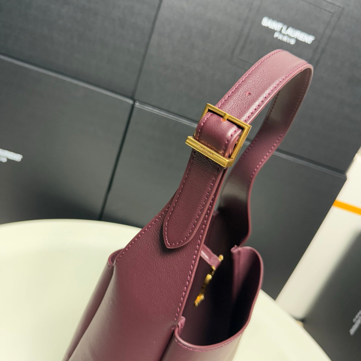 B1R96SL6 Popular leather bag