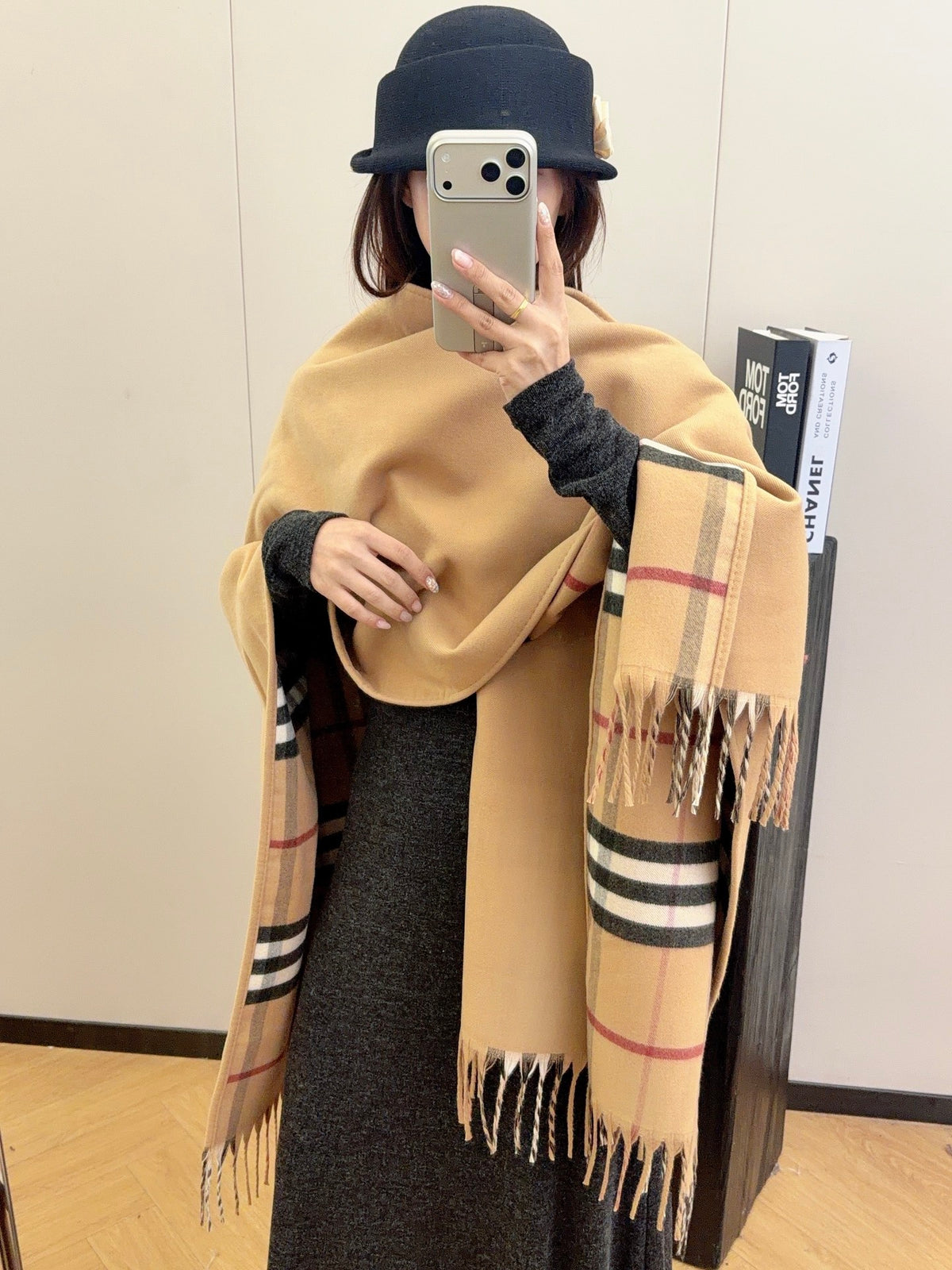 W1R86R61 Fashion cape