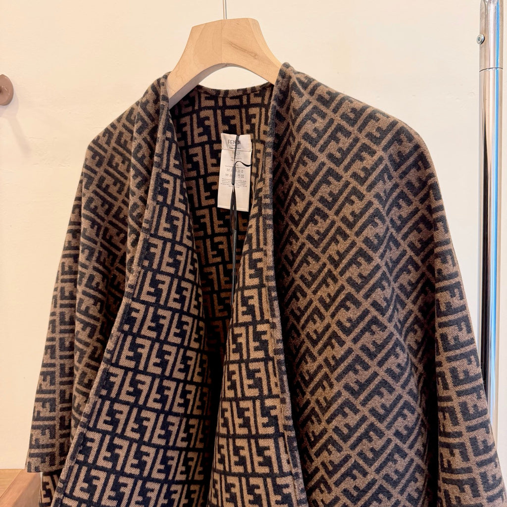 W1R86F78 Fashion cape