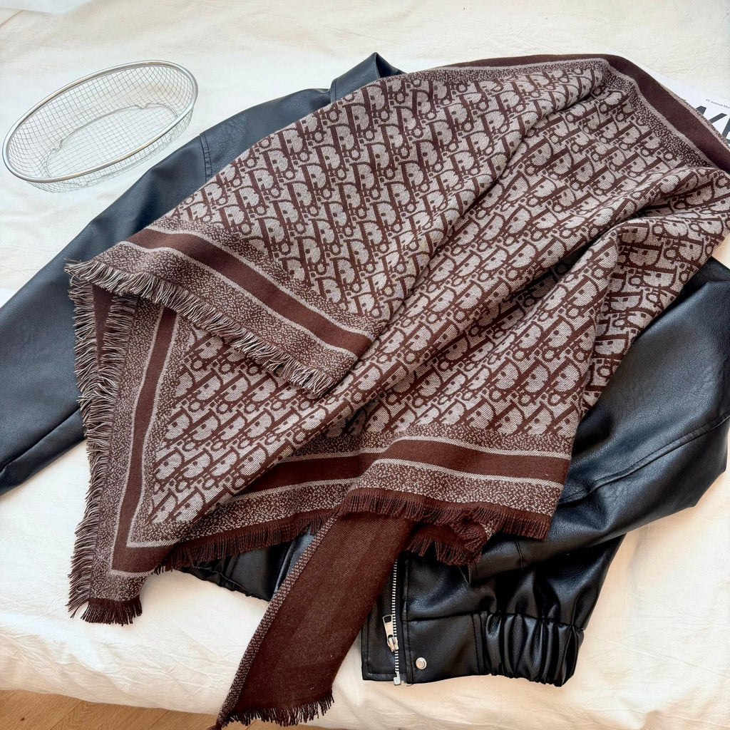 W1R86D101 Fashion Triangular shawl